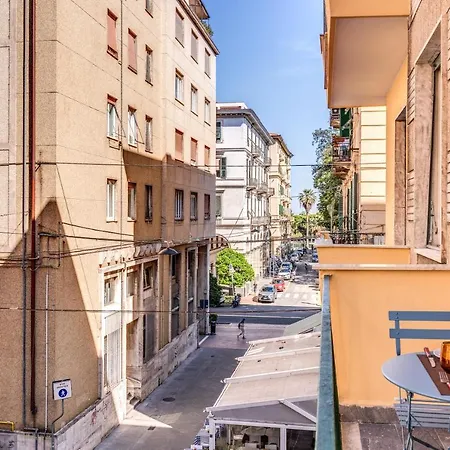 Aweshomeitaly - Cinque Terre Colors * La Spezia